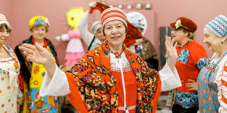 Хороводы, блины и викторины: центры московского долголетия приглашают встретить Масленицу на ярмарке клубов