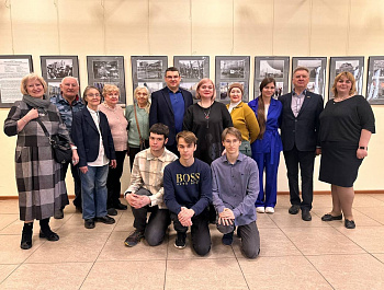 Два мгновения — один взгляд. Москва в кинокадрах фронтовых кинооператоров и Москва современная