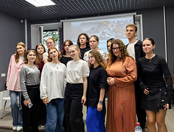 Патриотическая викторина «Связь поколений», объединивший представителей старшего поколения и молодежи Замоскворечья